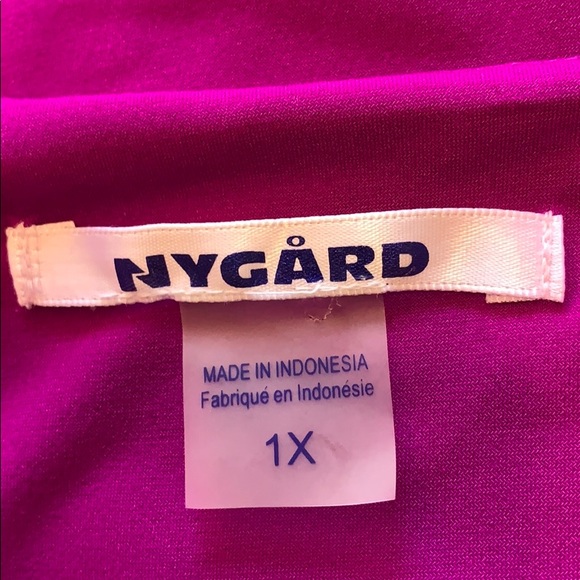 Peter Nygard sleeveless V-neck laced up front top - Picture 6 of 6